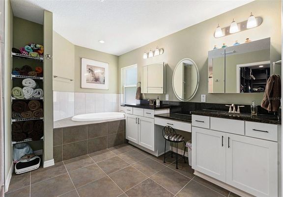 Bathroom, Dual Sink Vanities, Interior, Recessed Lighting
