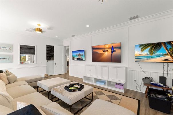 Interior, Living room, Recessed Lighting, Wood Texture Flooring