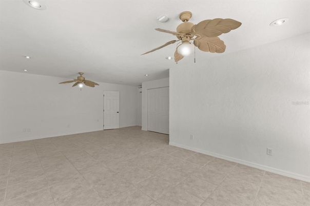 Empty room, Interior, Recessed Lighting
