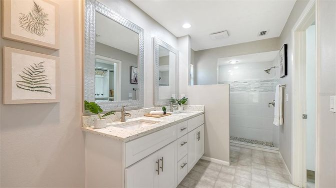 Bathroom, Dual Sink Vanities, Interior, Recessed Lighting