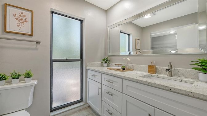 Bathroom, Dual Sink Vanities, Interior, Recessed Lighting