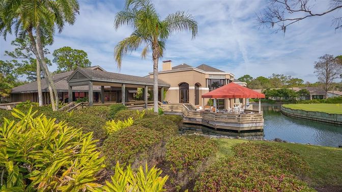 Exterior, Lake