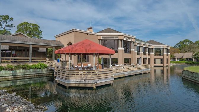 Exterior, Lake