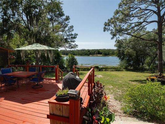 Exterior, Lake