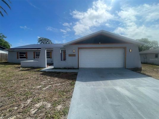 Attached, Exterior, Facade, Ranch