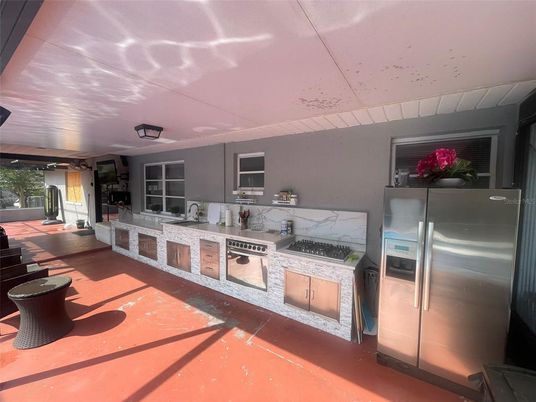 Exterior, Interior, Kitchen, Stainless Steel Appliances