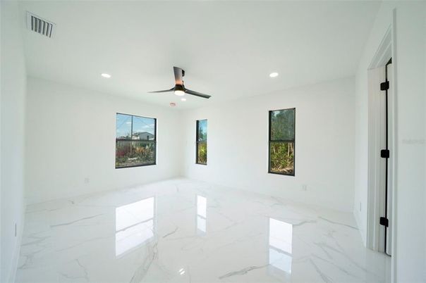 Empty room, Interior, Marble, Recessed Lighting