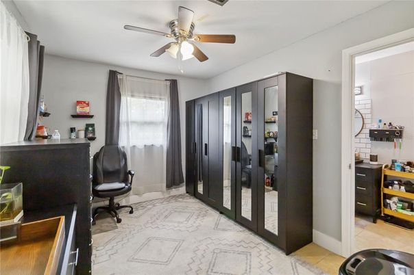 Home Office, Interior