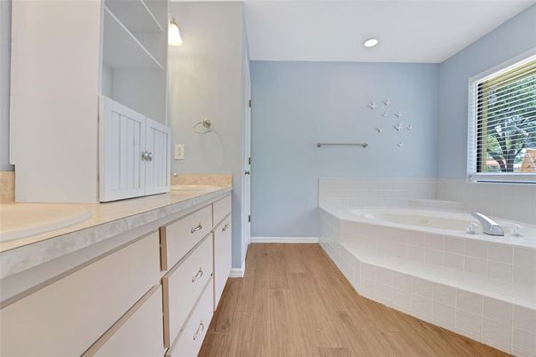Bathroom, Interior, Recessed Lighting, Wood Texture Flooring
