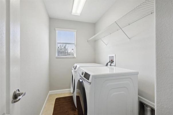 Interior, Washer, Wood Texture Flooring
