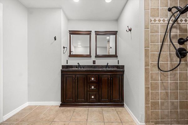 Bathroom, Interior, Recessed Lighting