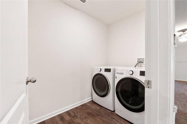 Interior, Washer, Wood Texture Flooring
