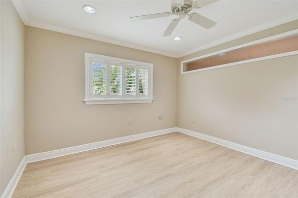 Empty room, Interior, Recessed Lighting, Wood Texture Flooring