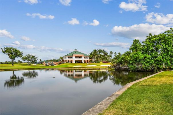 Exterior, Lake