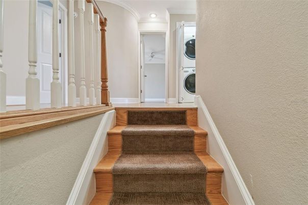 Interior, Recessed Lighting, Washer, Wood Texture Flooring