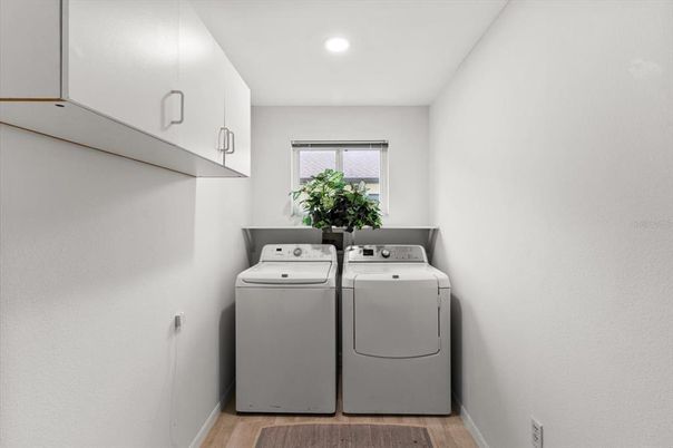 Interior, Recessed Lighting, Washer, Wood Texture Flooring