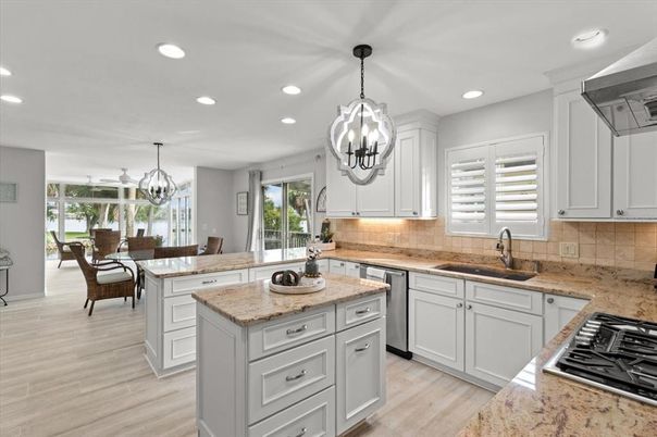Chandelier, Dining room, Interior, Kitchen, Pendant Lights, Recessed Lighting, Stainless Steel Appliances, Wood Texture Flooring