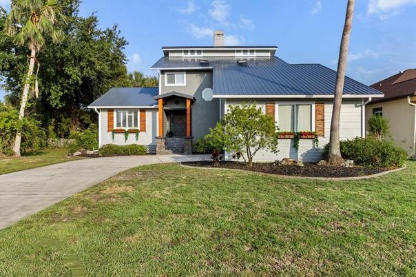 Backyard, Exterior, Facade, Split Level
