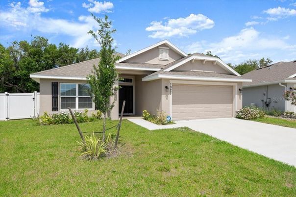 Attached, Exterior, Facade, Ranch