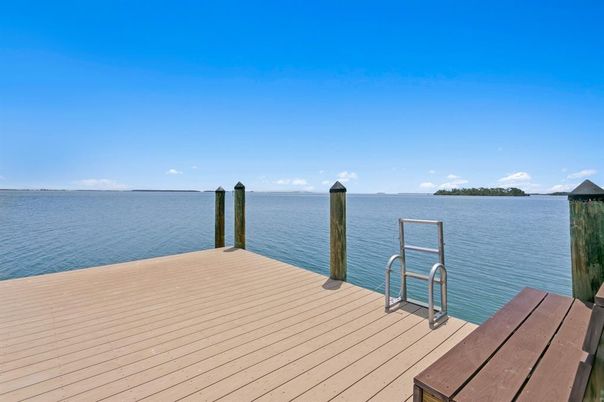 Exterior, Lake
