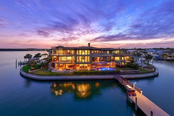 Exterior, Lake