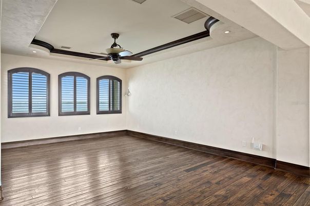 Empty room, Interior, Recessed Lighting, Wood Texture Flooring