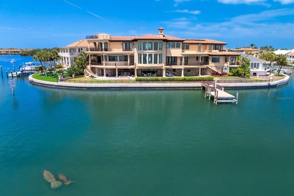 Exterior, Lake