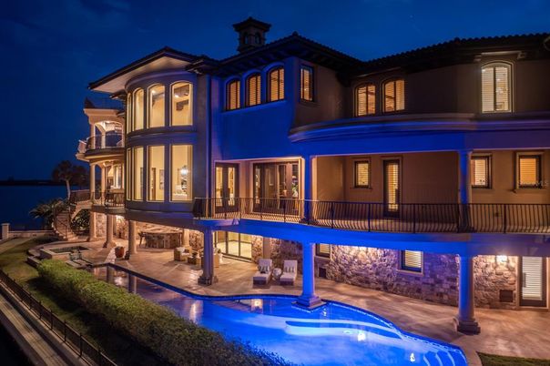 Exterior, Facade, Pool, Mediterranean