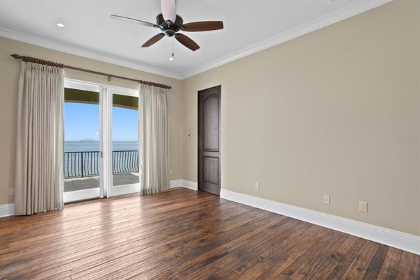 Empty room, Interior, Recessed Lighting, Water, Wood Texture Flooring