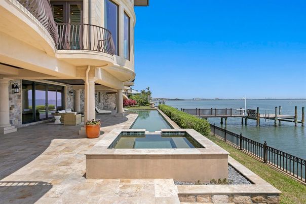 Exterior, Lake, Pool, Water
