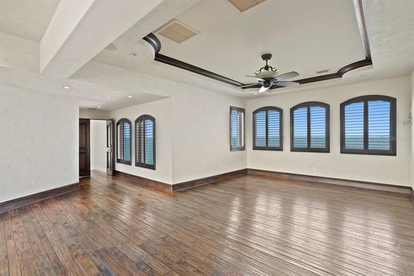 Empty room, Interior, Recessed Lighting, Wood Texture Flooring