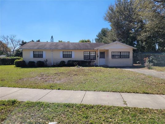 Attached, Exterior, Facade, Ranch