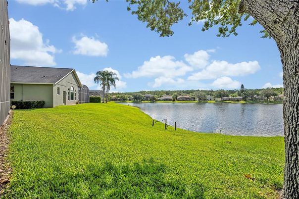Exterior, Lake