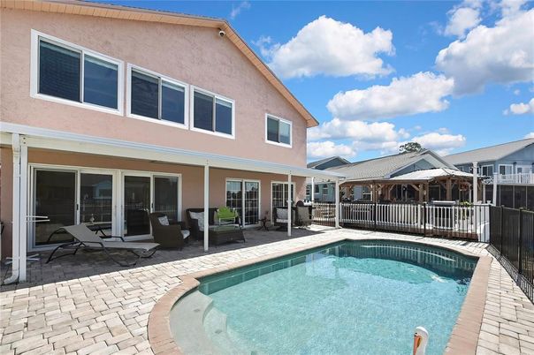 Exterior, Pool