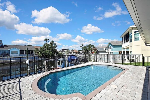 Exterior, Pool