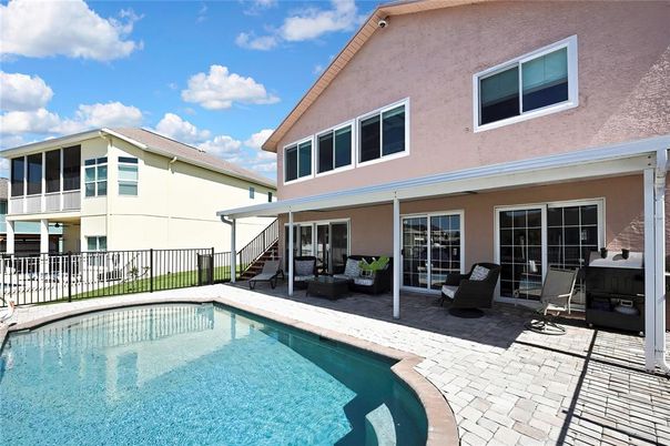 Exterior, Pool