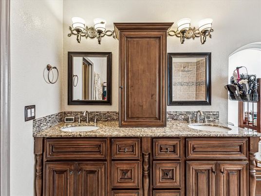 Bathroom, Dual Sink Vanities, Interior