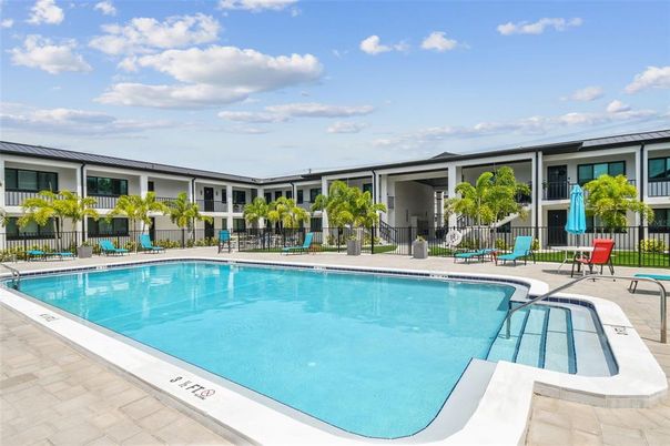 Exterior, Pool