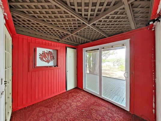 Empty room, Interior, Wooden Ceilings