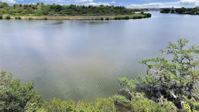 Exterior, Lake