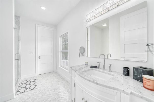 Bathroom, Dual Sink Vanities, Interior, Recessed Lighting