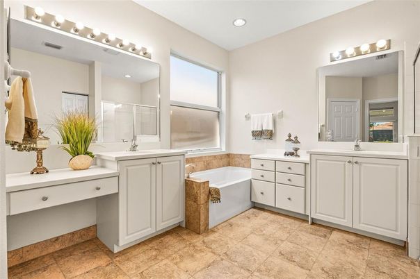 Bathroom, Dual Sink Vanities, Interior, Recessed Lighting