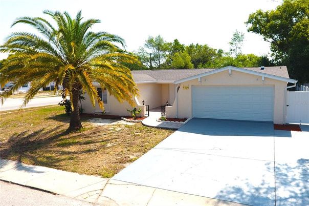 Attached, Exterior, Facade, Ranch