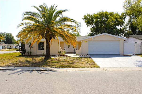 Attached, Exterior, Facade, Ranch