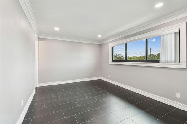 Empty room, Interior, Recessed Lighting