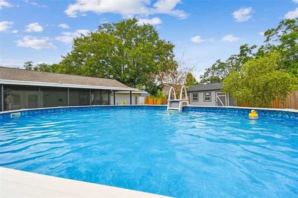 Exterior, Pool