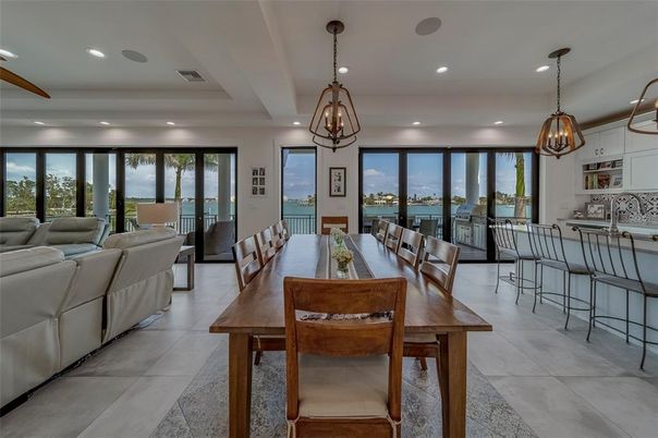 Dining room, Interior, Living room, Pendant Lights, Recessed Lighting, Water