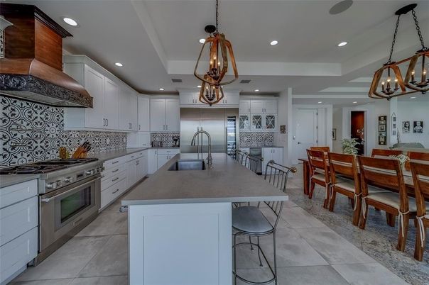 Chandelier, Dining room, Interior, Kitchen, Pendant Lights, Recessed Lighting, Stainless Steel Appliances