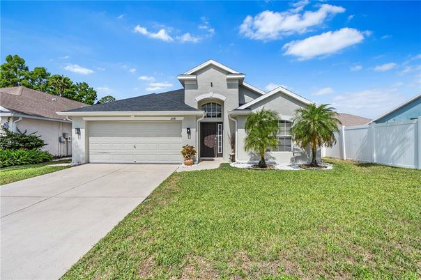 Attached, Exterior, Facade, Ranch