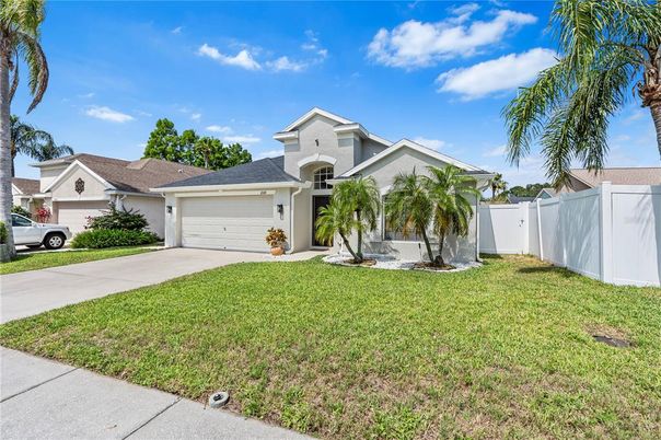 Attached, Exterior, Facade, Ranch